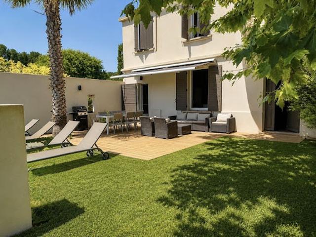 Maison avec piscine et terrasse