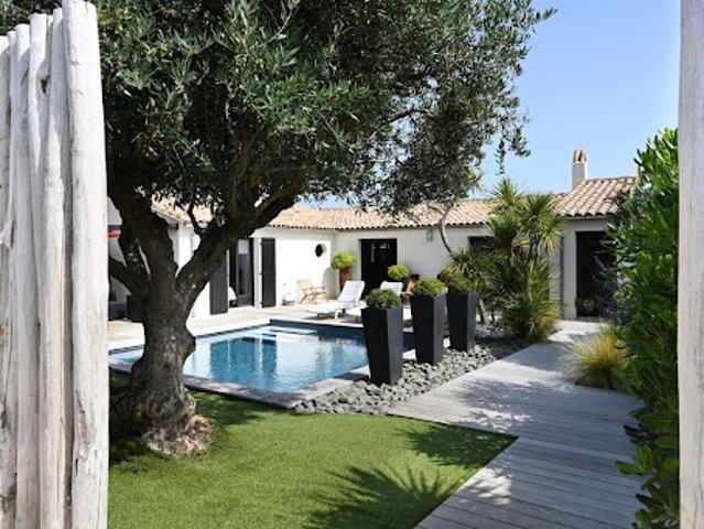 Maison avec piscine et terrasse