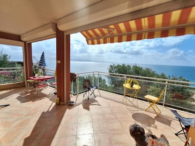 Maison avec piscine et terrasse
