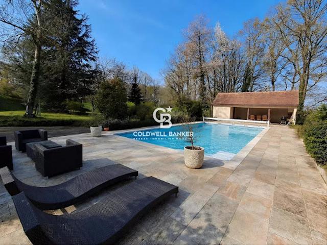 Maison avec piscine et terrasse