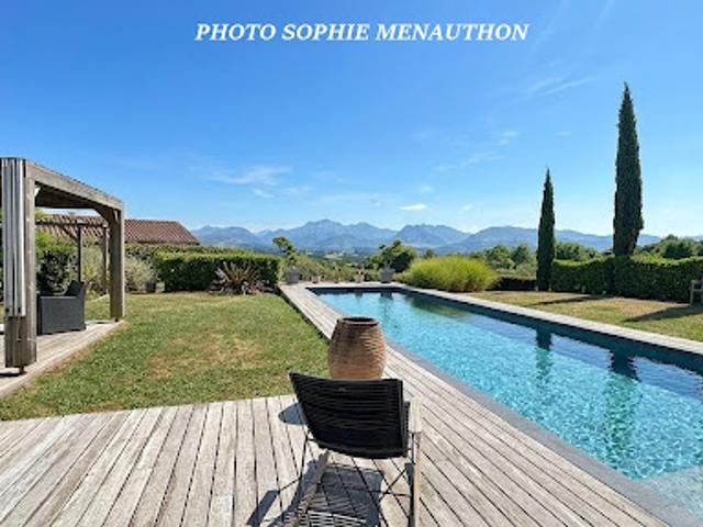 Maison avec piscine et terrasse