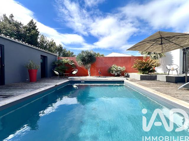 Maison avec piscine et terrasse