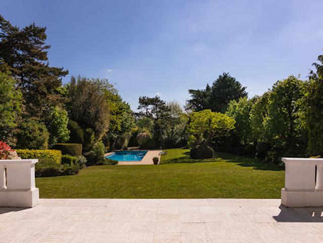 Maison avec piscine et terrasse