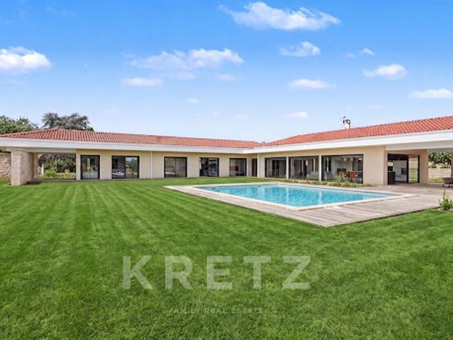 Maison avec piscine et terrasse