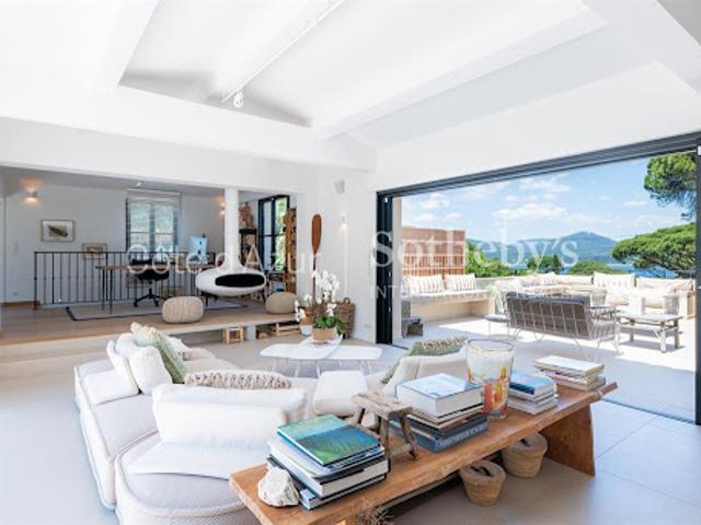 Maison avec piscine et terrasse