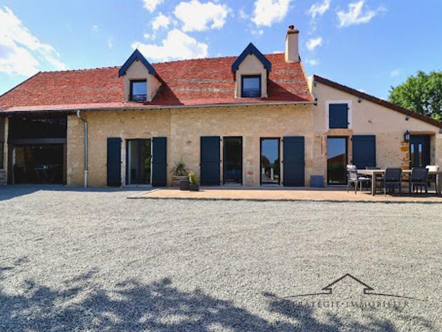 Maison avec piscine et terrasse