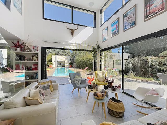 Maison avec piscine et terrasse