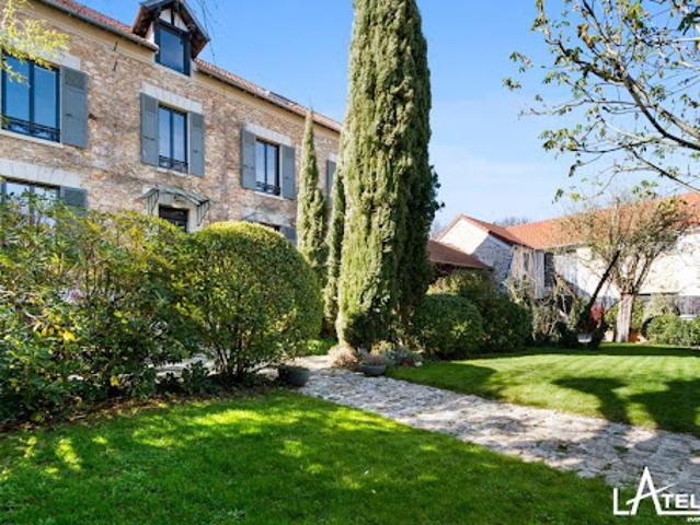 Maison avec piscine et terrasse
