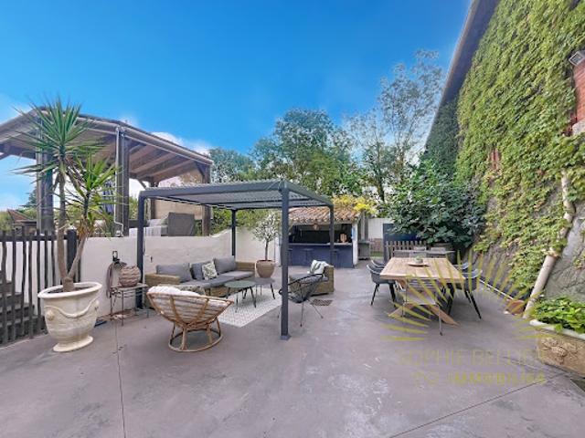 Maison avec piscine et terrasse
