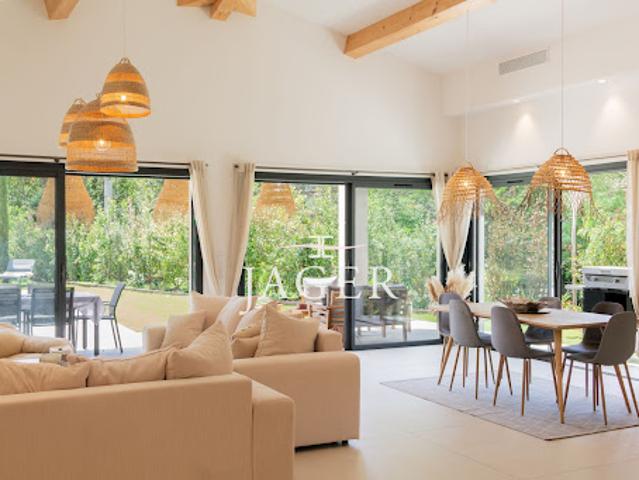 Maison avec piscine et terrasse