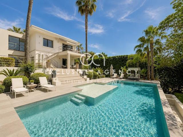 Maison avec piscine en bord de mer