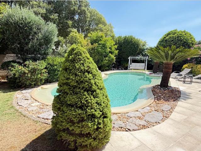Maison avec piscine et terrasse