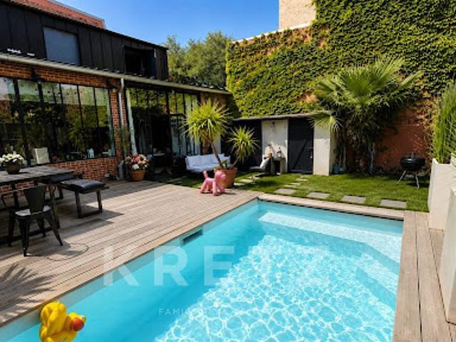 Maison avec piscine et terrasse