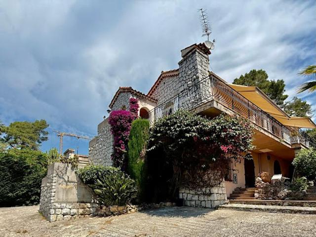Maison avec piscine et terrasse