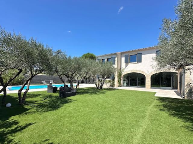 Maison avec piscine et terrasse
