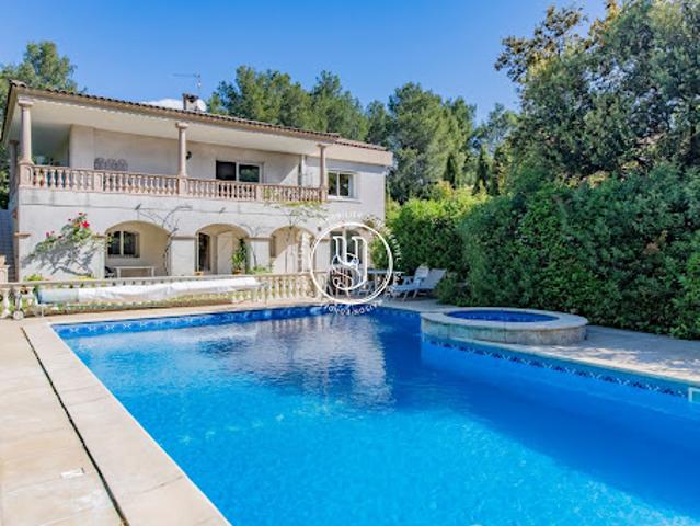 Maison avec piscine et terrasse
