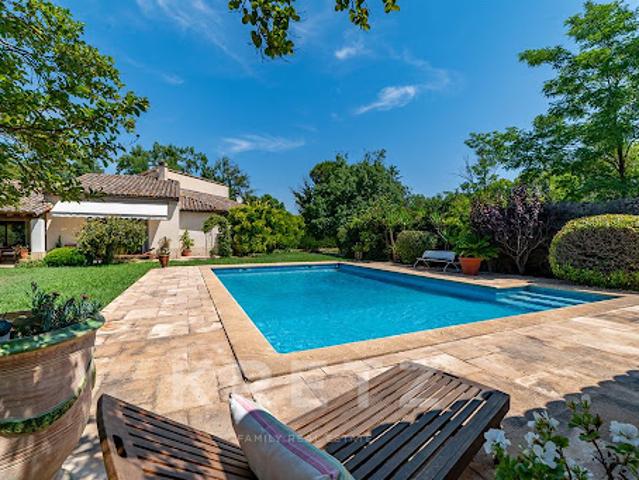 Maison avec piscine et terrasse