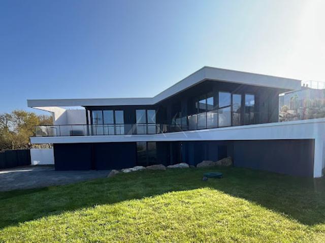 Maison avec piscine et terrasse