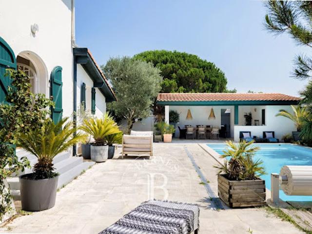 Maison avec piscine et terrasse