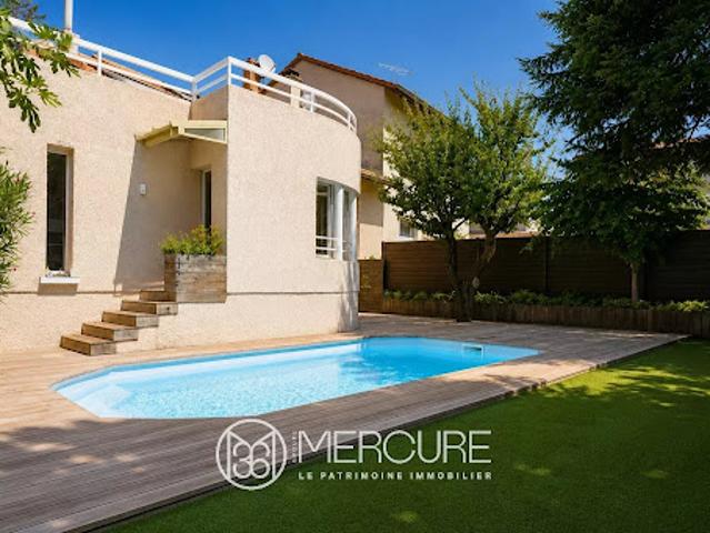 Maison avec piscine et terrasse
