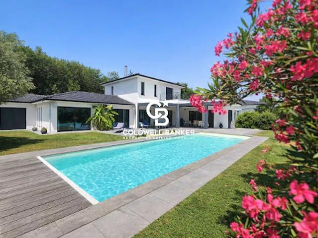 Maison avec piscine et terrasse