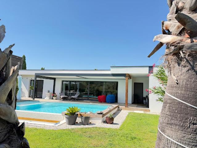 Maison avec piscine et terrasse