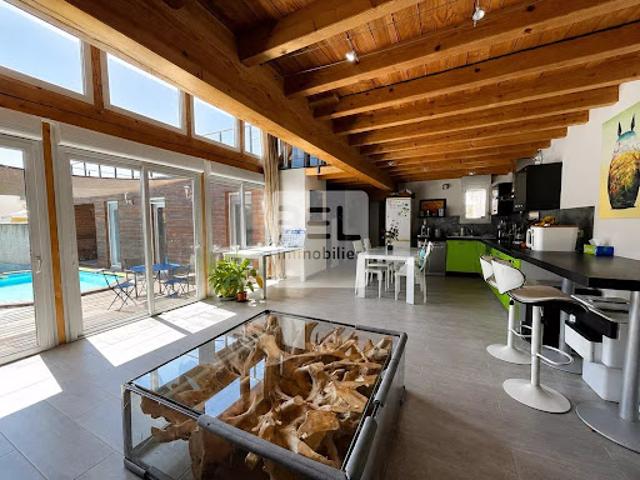Maison avec piscine et terrasse