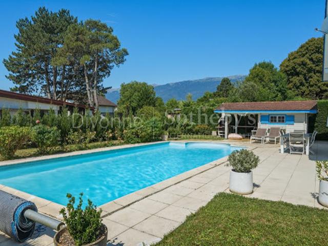 Maison avec piscine et terrasse