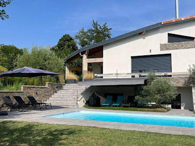 Maison avec piscine et terrasse