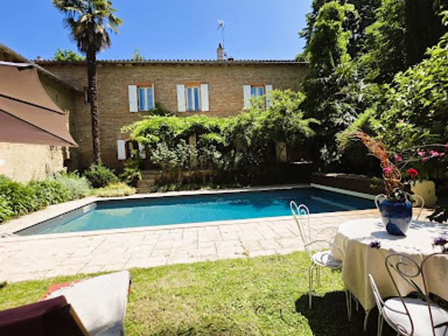 Maison avec piscine et terrasse
