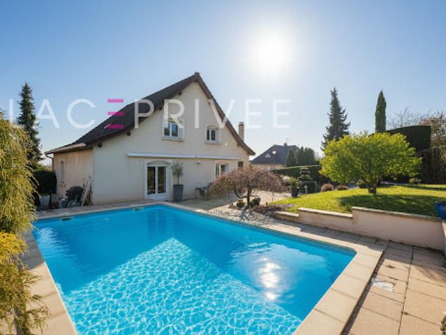 Maison avec piscine et terrasse