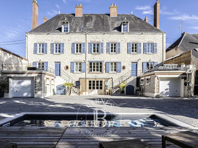 Maison avec piscine et terrasse