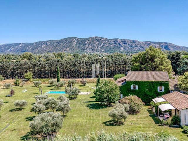 Maison avec piscine et terrasse