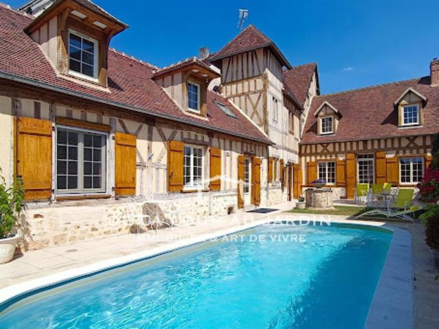 Maison avec piscine et terrasse