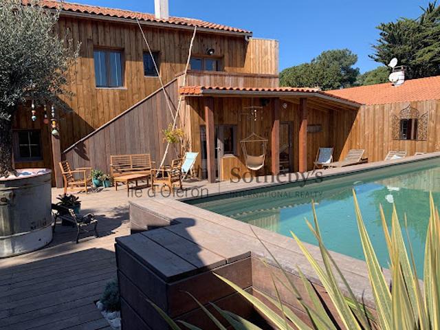 Maison avec piscine et terrasse