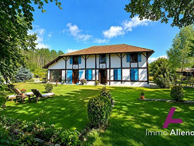 Maison avec piscine et terrasse