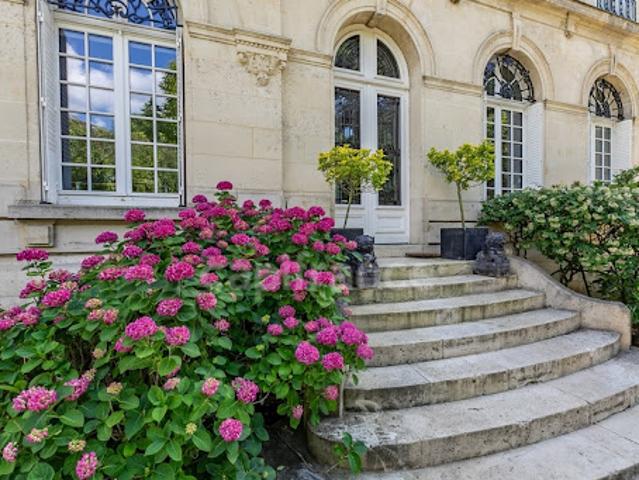 Maison avec piscine et terrasse
