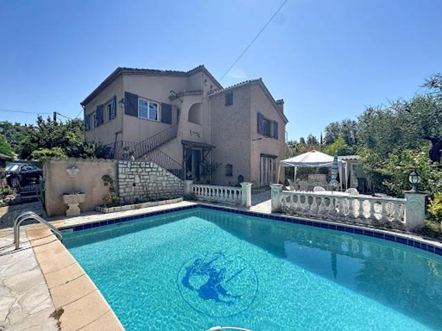 Maison avec piscine et terrasse
