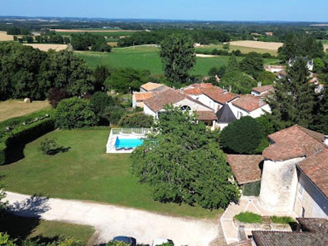 Maison avec piscine et terrasse