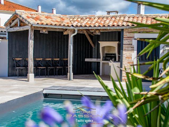 Maison avec piscine et terrasse