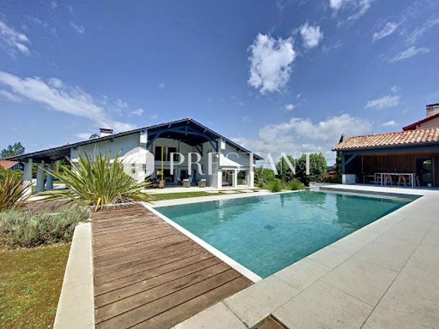 Maison avec piscine et terrasse