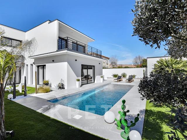 Maison avec piscine et terrasse