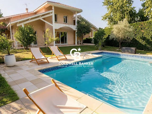 Maison avec piscine et terrasse