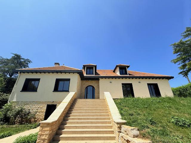 Maison avec piscine et terrasse
