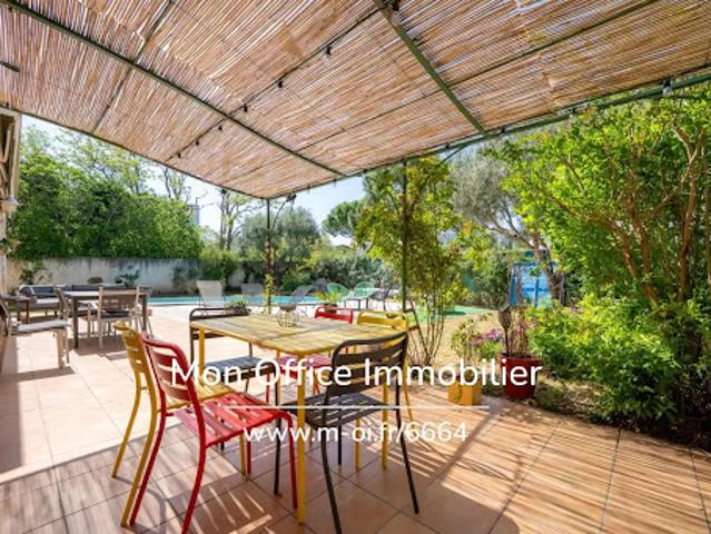 Maison avec piscine et terrasse