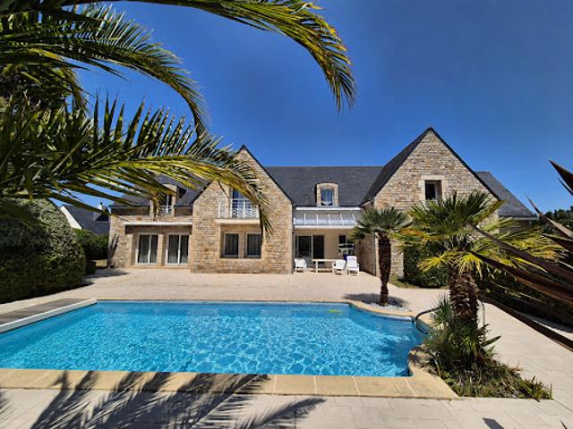 Maison avec piscine et terrasse