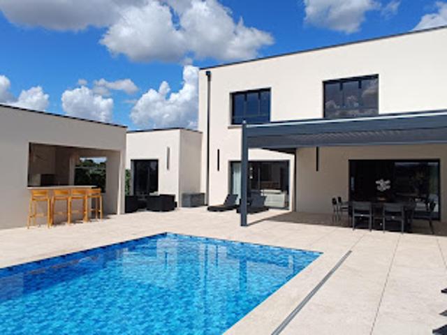 Maison avec piscine et terrasse