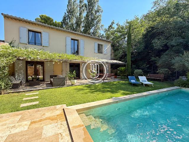 Maison avec piscine et terrasse