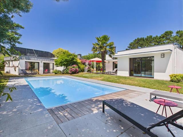 Maison avec piscine et terrasse