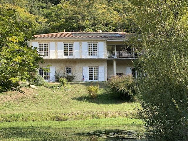 Maison avec piscine et terrasse